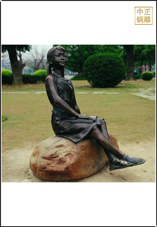 公園小女孩休息人物銅像